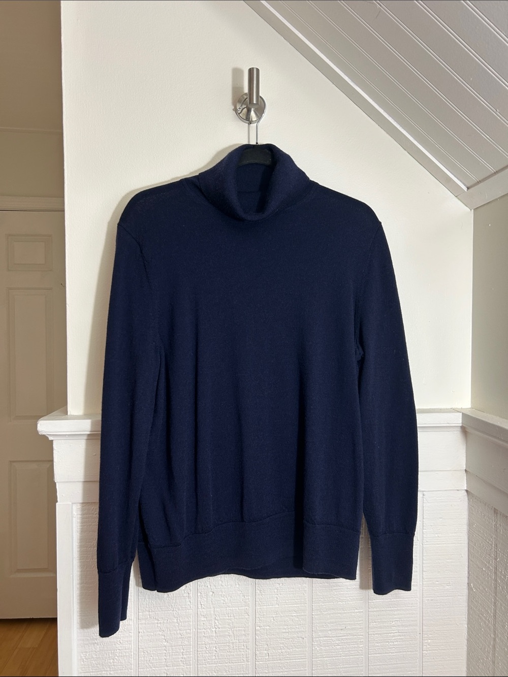 GAP Navy Blue 100% Merino Wool Turtleneck Sweater size XL, machine washable